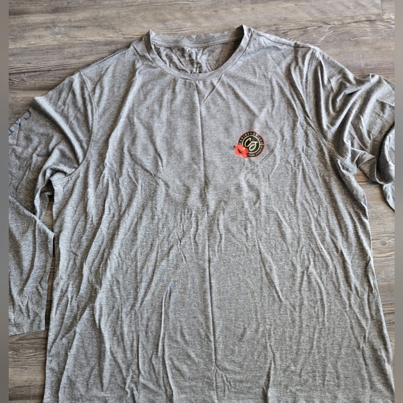 🌴 Caribbean Joe Island Supply Co. Long Sleeve Gray Performance Tee - Picture 3 of 9